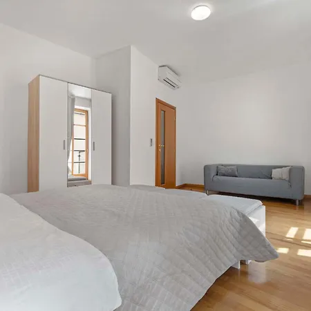 Charming Apartment In The Heart Of Bratislava Exterior photo
