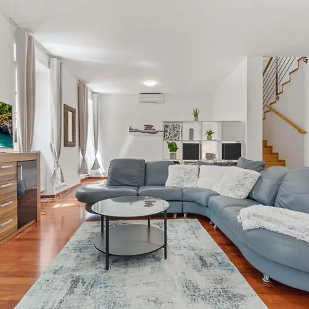 Charming Apartment In The Heart Of Bratislava Exterior photo